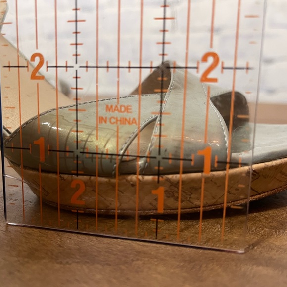 Staurt Weitzman metallic & cork sling back heels - Picture 13 of 14